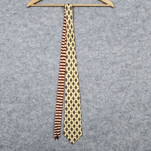 Tommy Hilfiger Necktie Yellow Geometric Crest‎ & Star Print 100% Silk 4x58 FLAWS - Picture 2 of 13